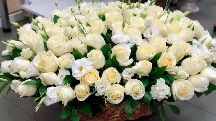 Романтический презент – цветы с доставкой