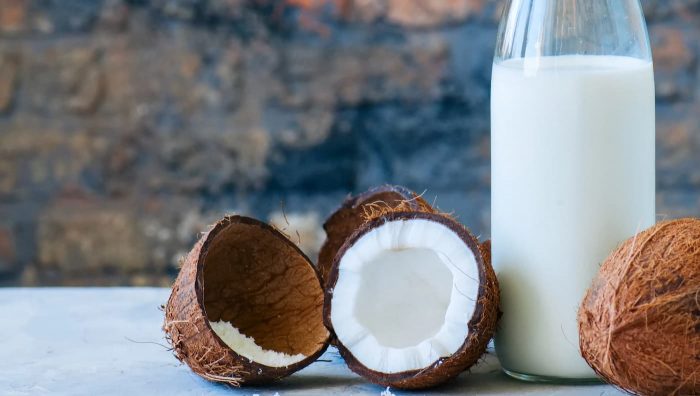 Все про кокосове молоко: від калорійності до способів приготувати в домашніх умовах