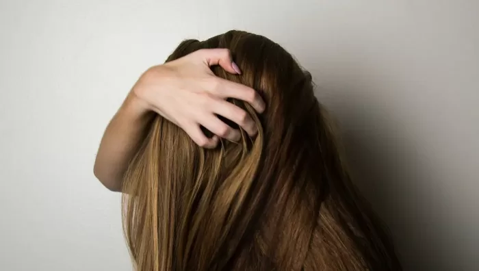 Чотири причини випадіння волосся і натуральні підходи до їх усунення