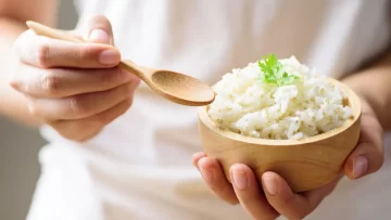 Жорстка рисова дієта для схуднення: правила, переваги та меню