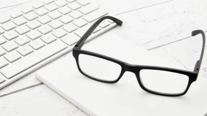 Оптичні аксесуари: доглядайте за своїми окулярами з Interoptica